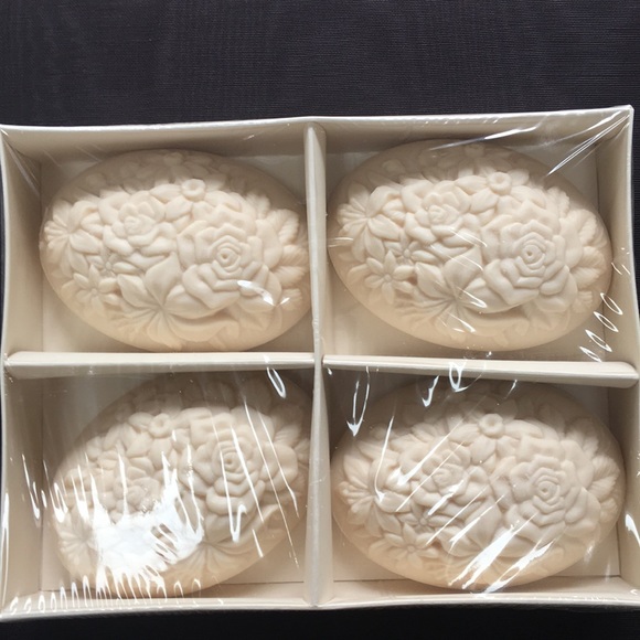 Beautiful Soap Bars from France Set of 4 - Picture 3 of 5